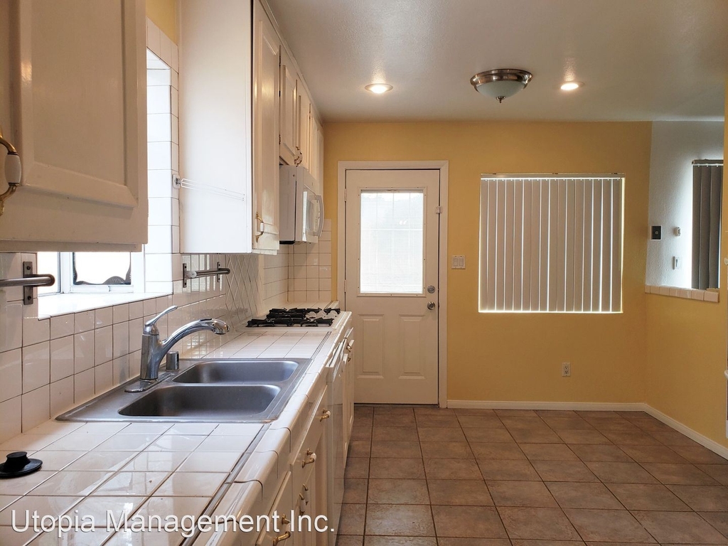 12913 Carriage Road - Photo 4