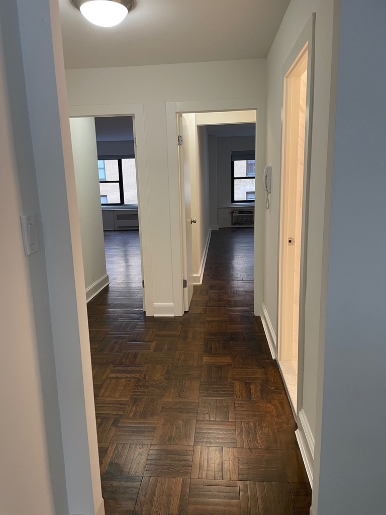 412 East 55th Street - Photo 4