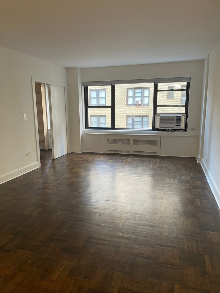 412 East 55th Street - Photo 6