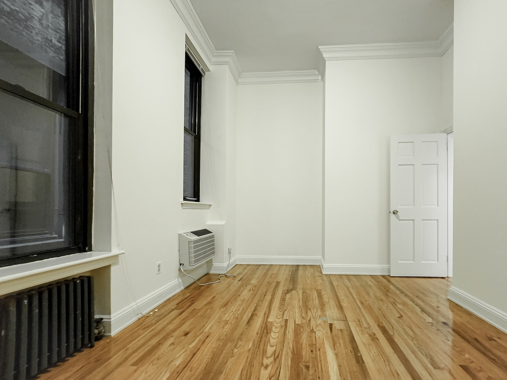 130 East 24th Street - Photo 8