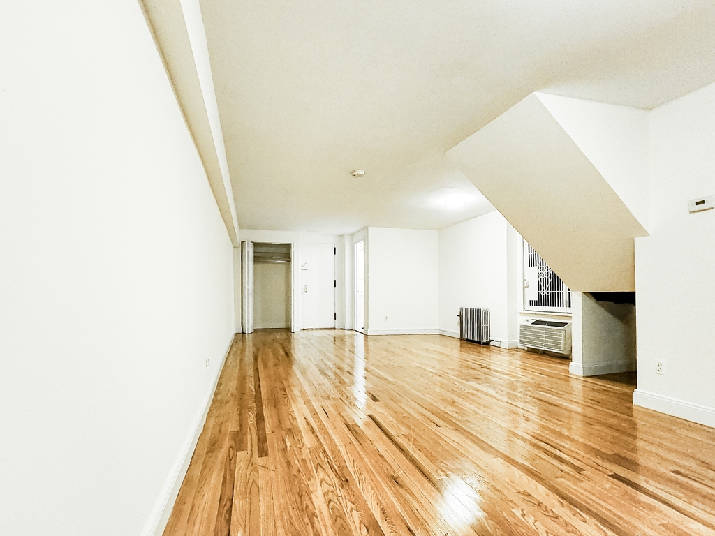 130 East 24th Street - Photo 6