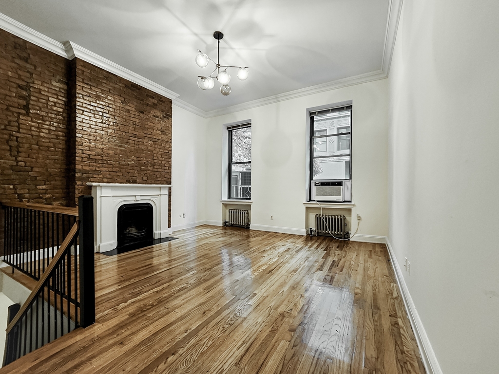 130 East 24th Street - Photo 0