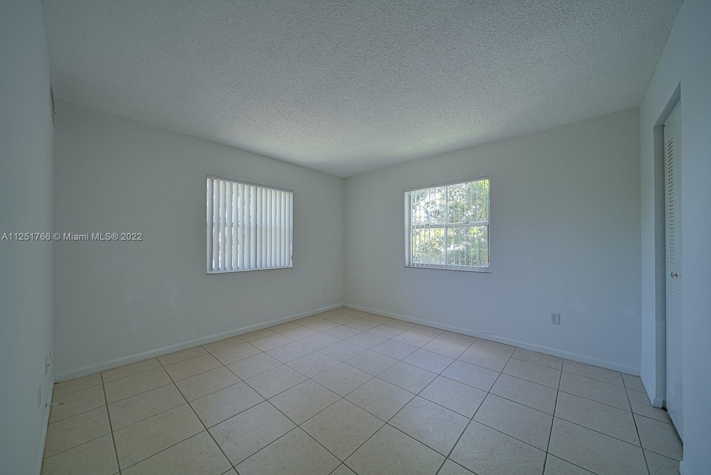 8240 Sw 210th St - Photo 23