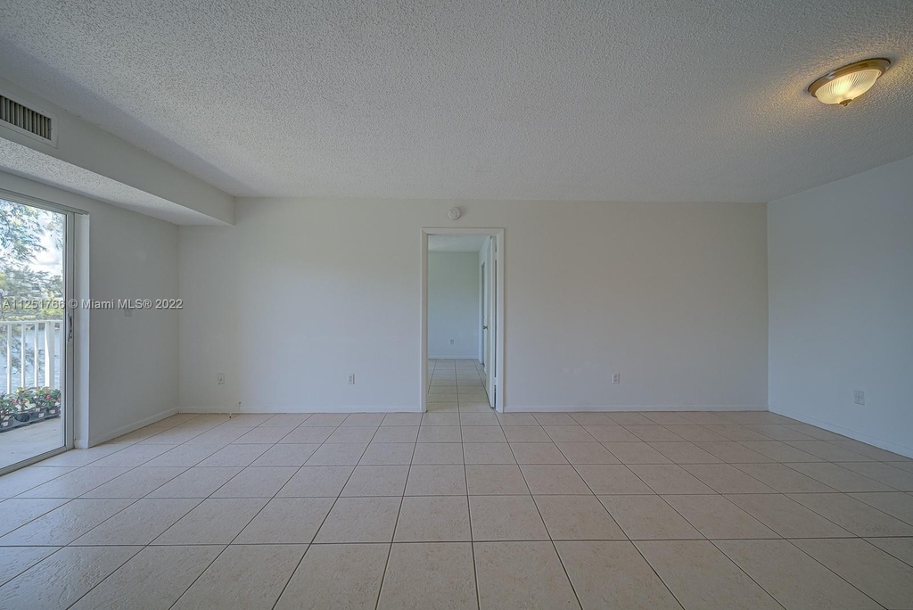 8240 Sw 210th St - Photo 22