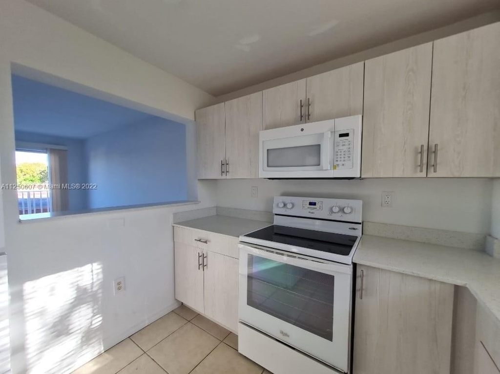 1349 Sw 3 St - Photo 3