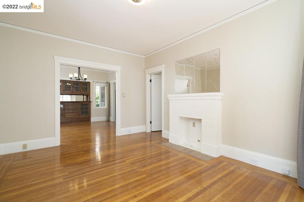 828 Warfield - Photo 7