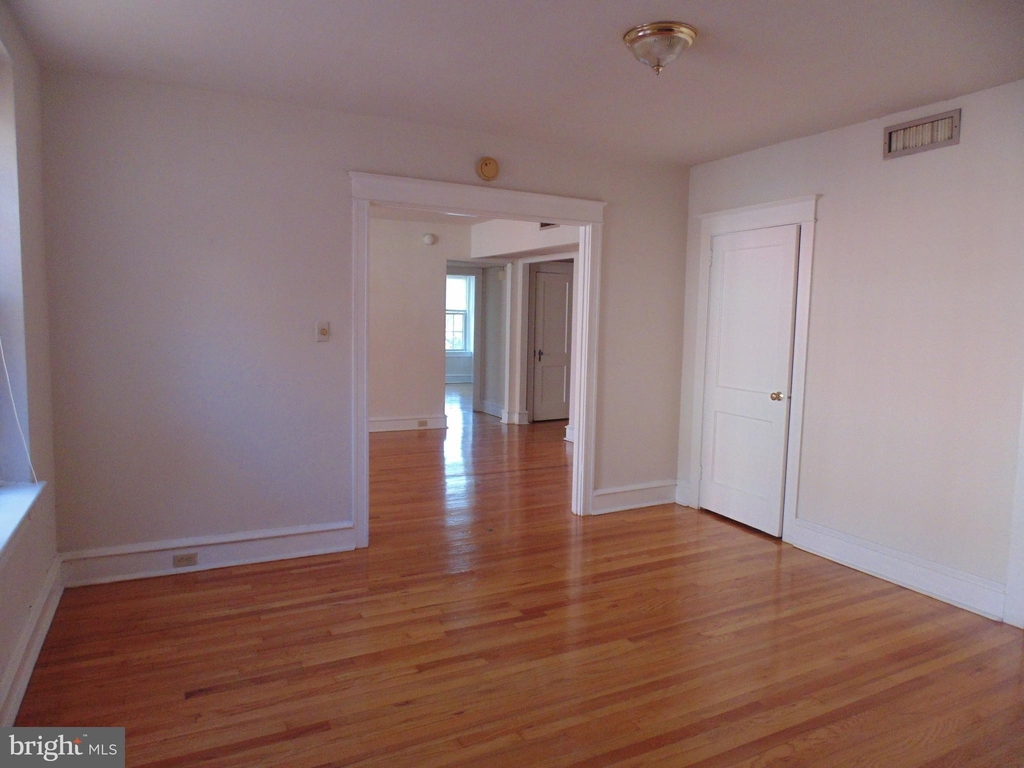 7876 Spring Avenue - Photo 9