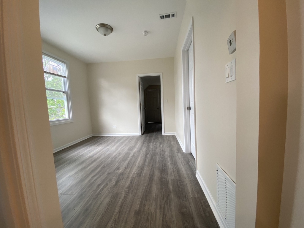 3657 W Oakdale Avenue - Photo 8