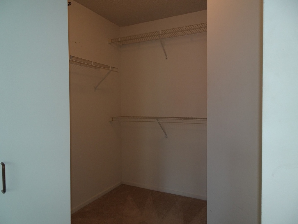 480 N Mcclurg Court - Photo 8