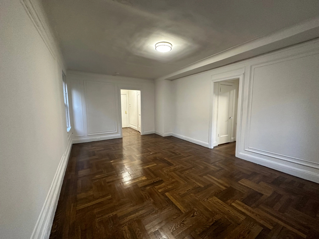 Lexington Avenue - Photo 1