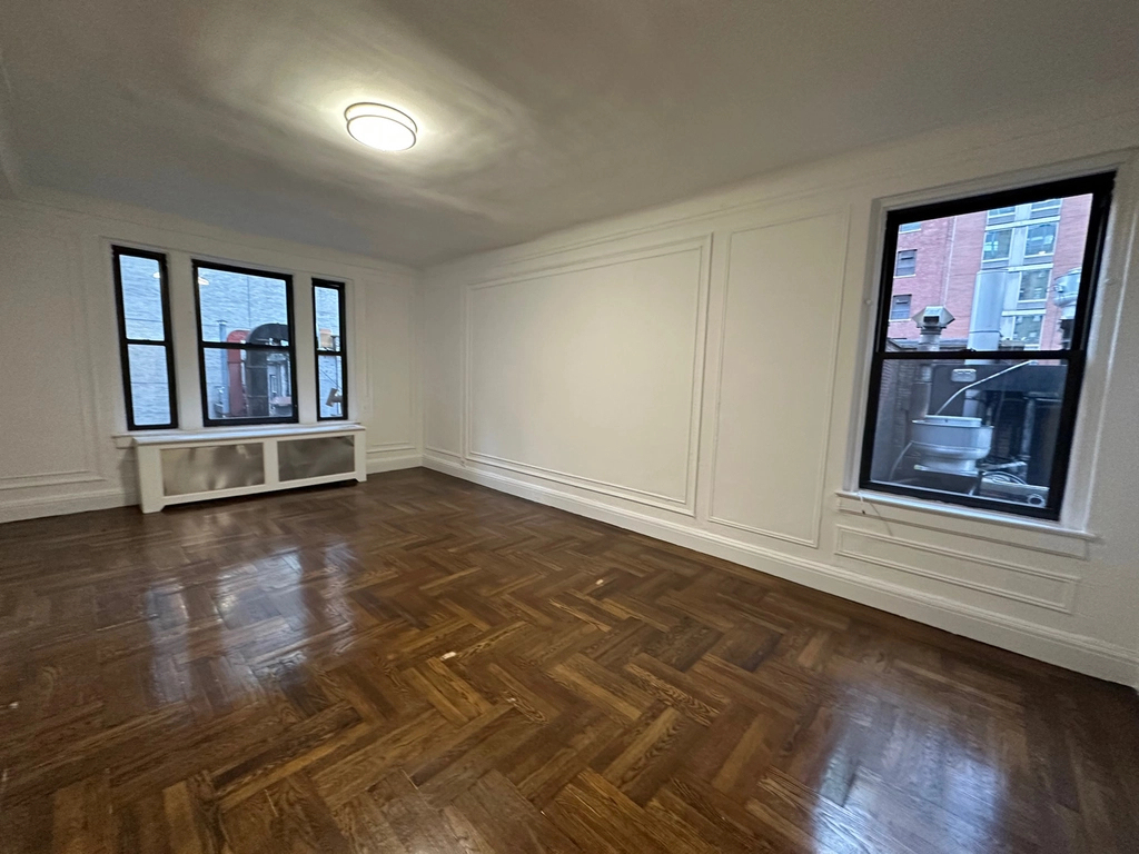 Lexington Avenue - Photo 0