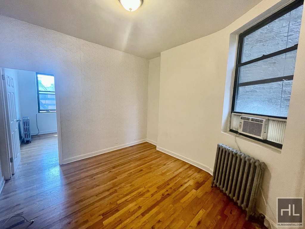 331 East 14 Street - Photo 2