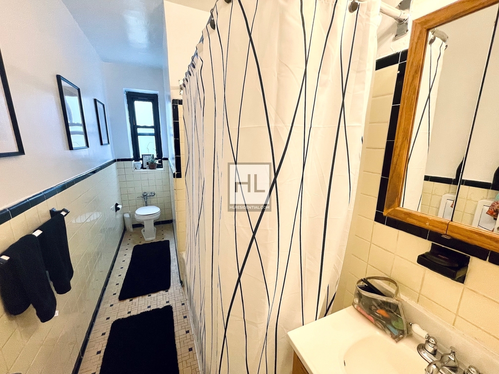 315 East 56 Street - Photo 5