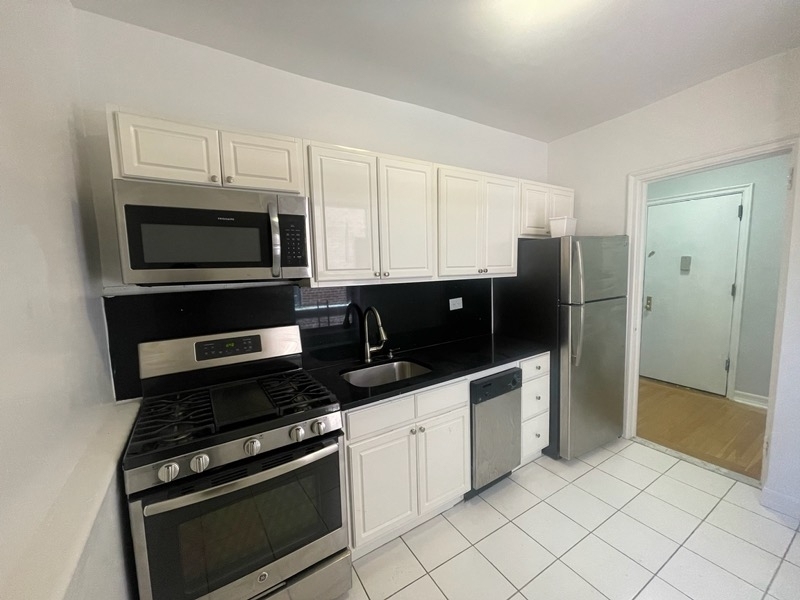 220 Cabrini Boulevard - Photo 3