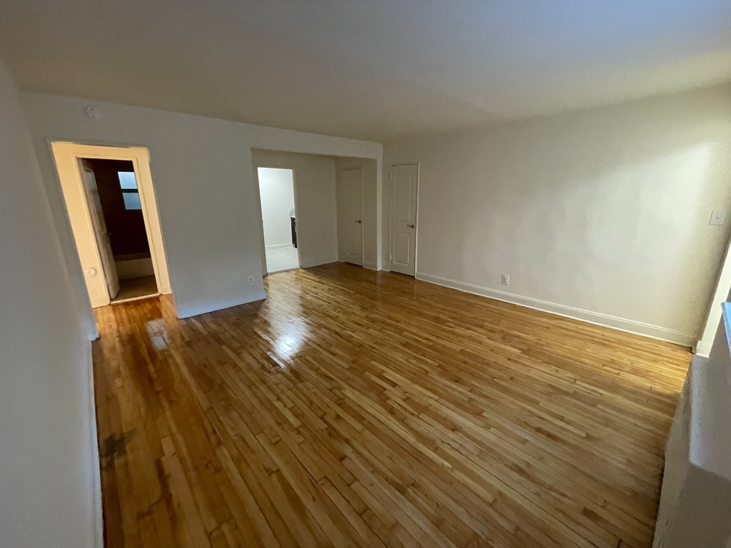 496 Howard Avenue - Photo 3