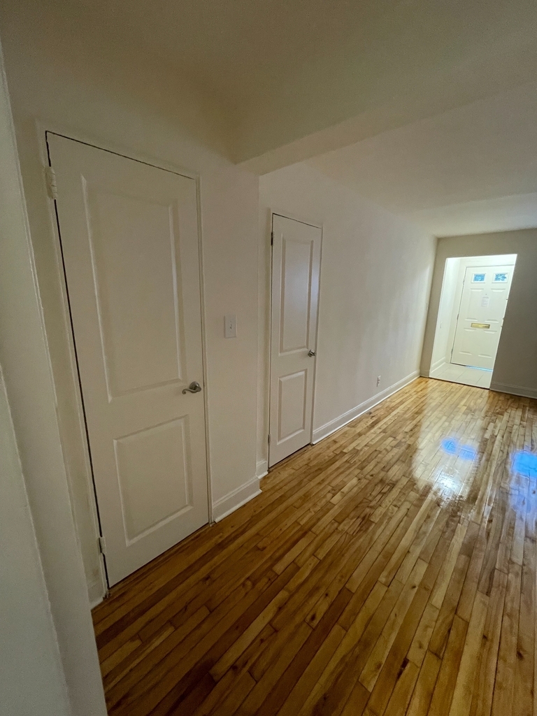 496 Howard Avenue - Photo 4