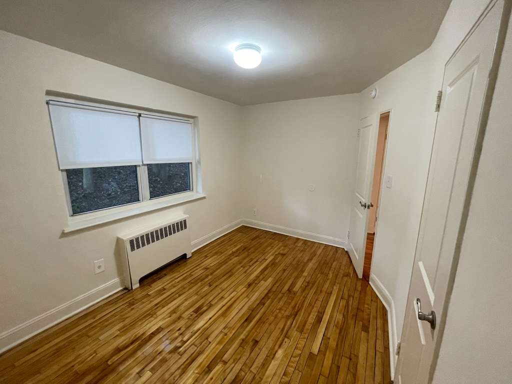 496 Howard Avenue - Photo 8