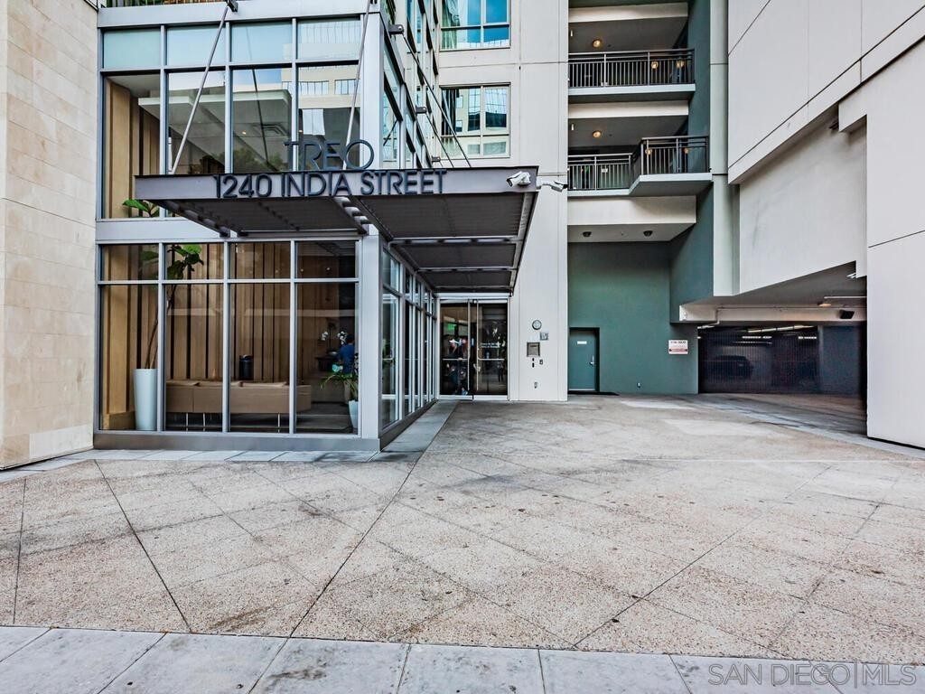 1240 India Street - Photo 2