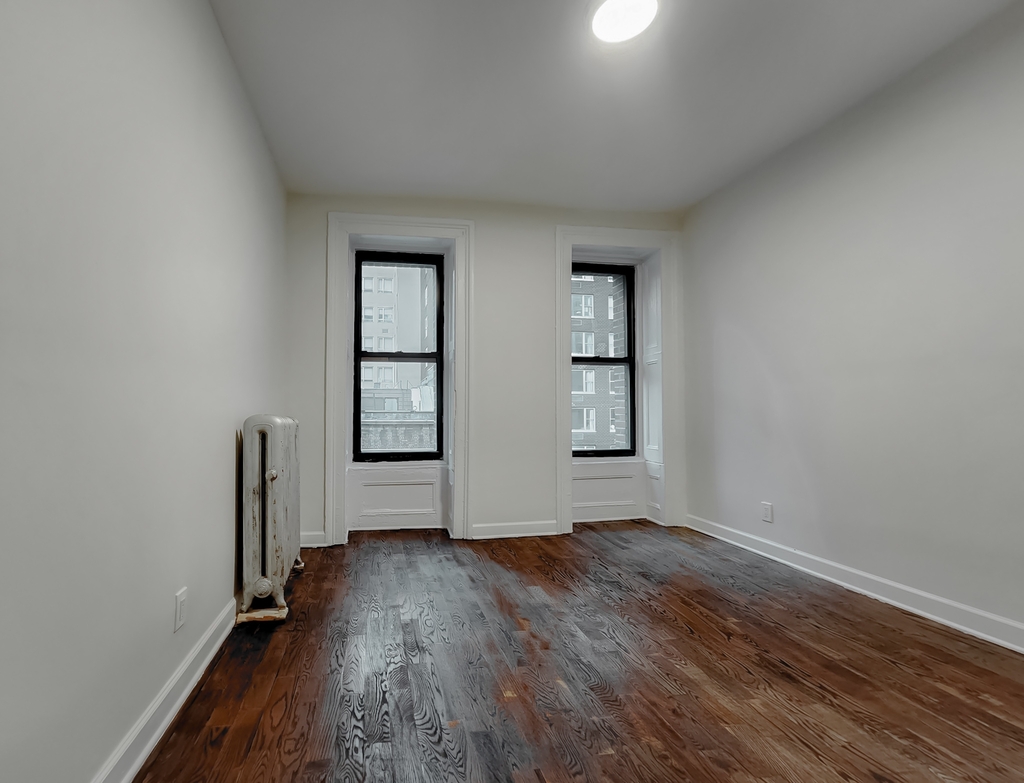 162 East 33rd Street - Photo 4