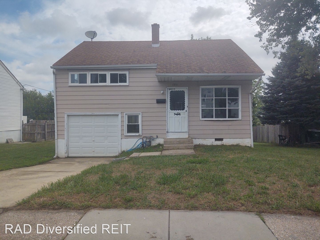 1351 Forrest Street - Photo 11