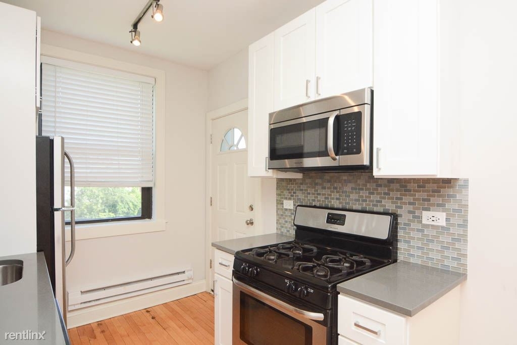 2325 N. Rockwell, Unit 2a - Photo 2