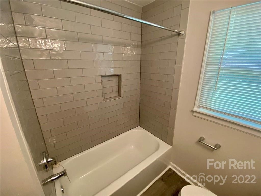 1133 Roanoke Avenue - Photo 6