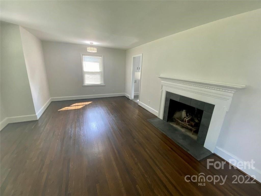 1133 Roanoke Avenue - Photo 3