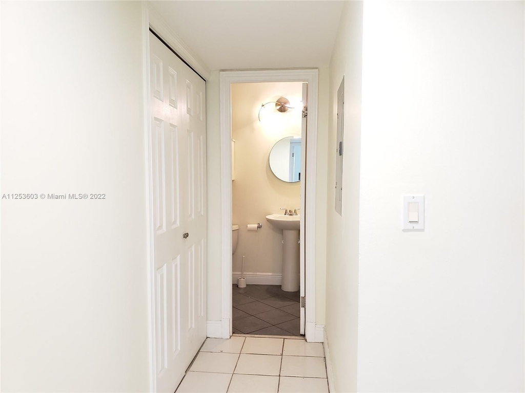 8107 Sw 72 Av - Photo 5