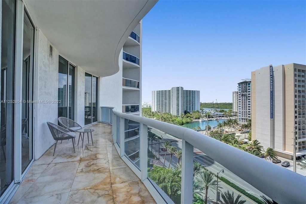 16001 Collins Ave - Photo 36
