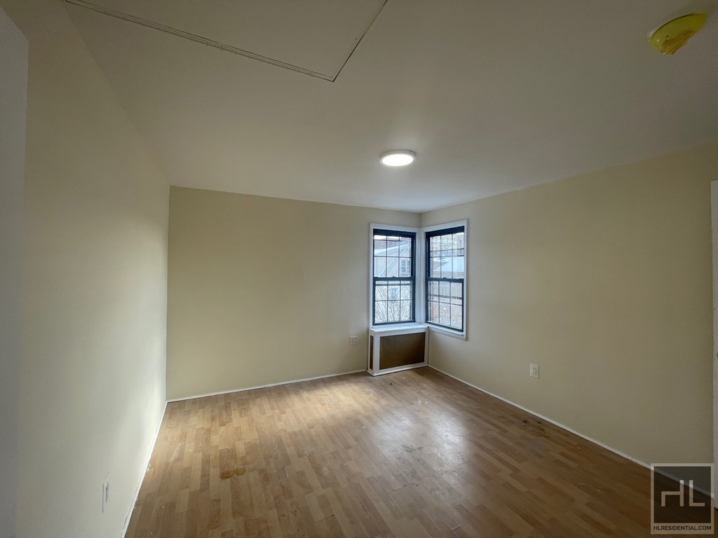 603 East 4 Street - Photo 4