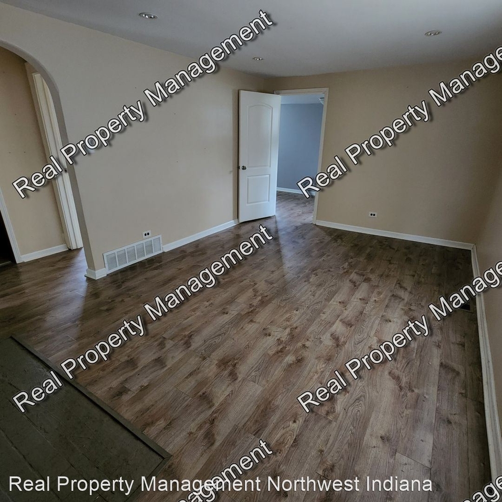 13433 Lee St. - Photo 2