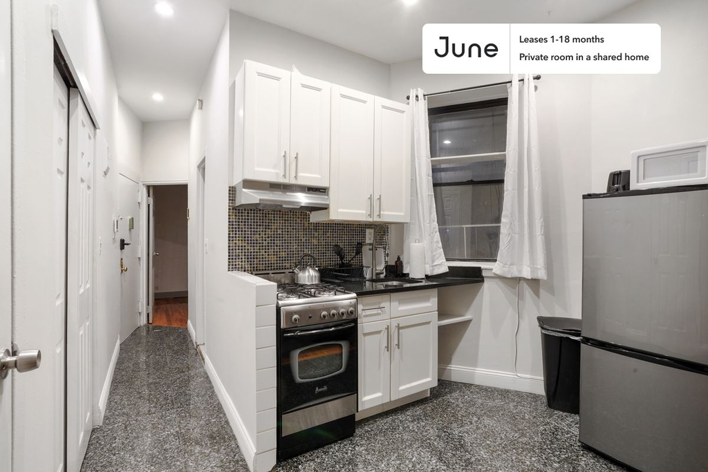 611 East 11th Street - Photo 11