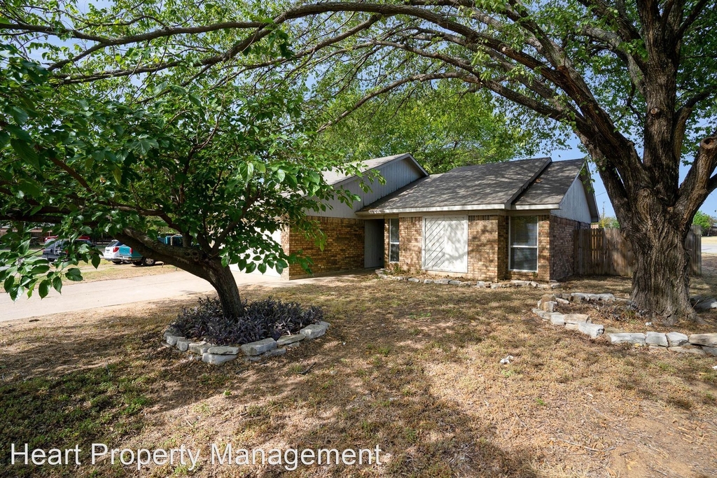 6000 Windsong Dr - Photo 1