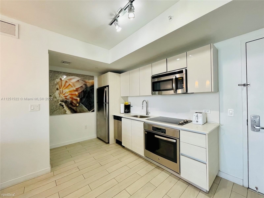 2602 E Hallandale Beach Blvd # R2309 - Photo 4