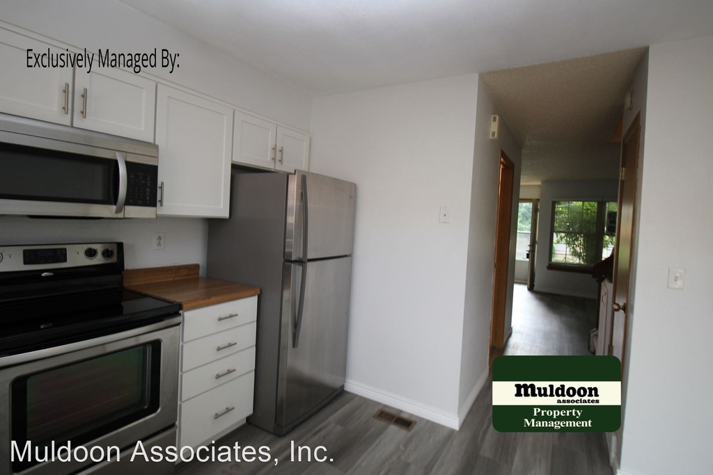 8011 Lexington Park Dr - Photo 2