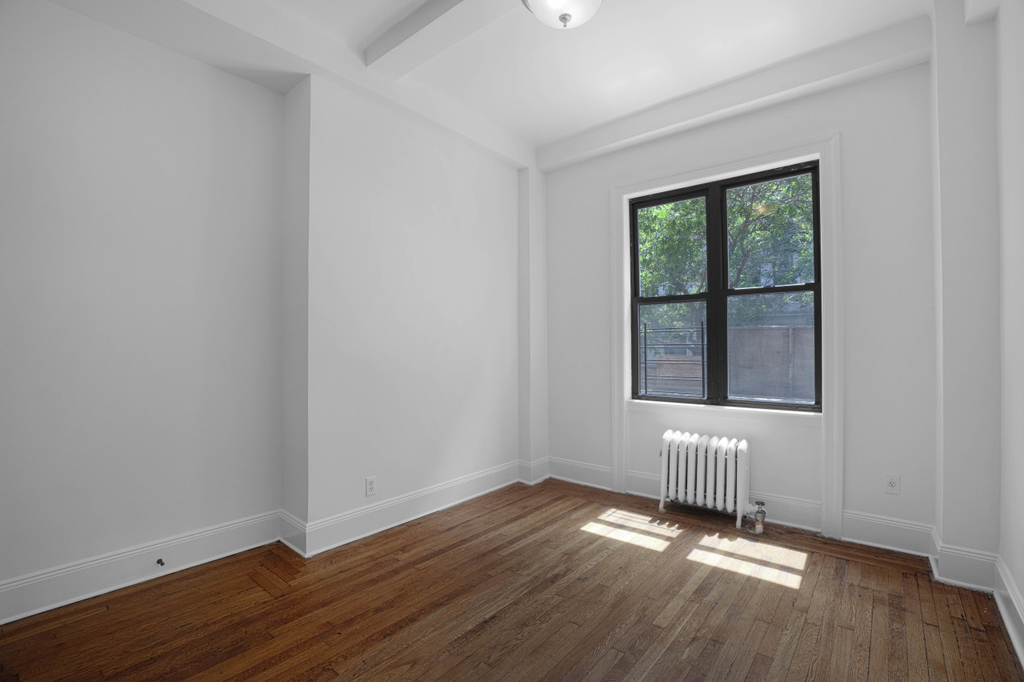 1 Bedroom Apart on the UWS Part-Time Doorman, Laundry in Building and Fitness Center - Photo 0