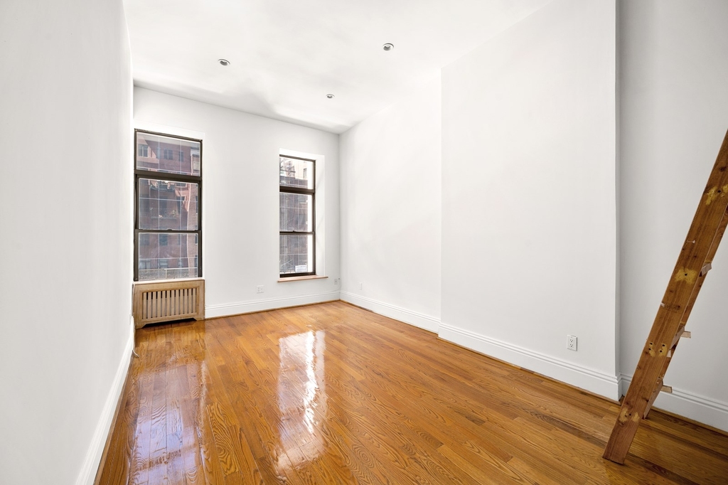 370 West 54th Street - Photo 2