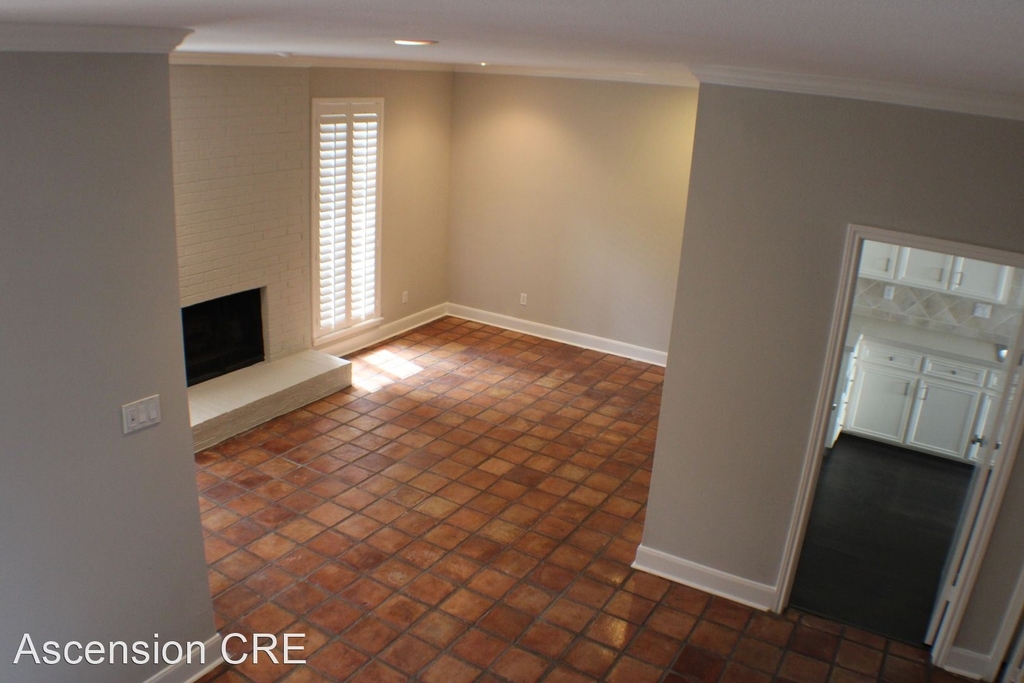 1439 Bering Dr - Photo 2