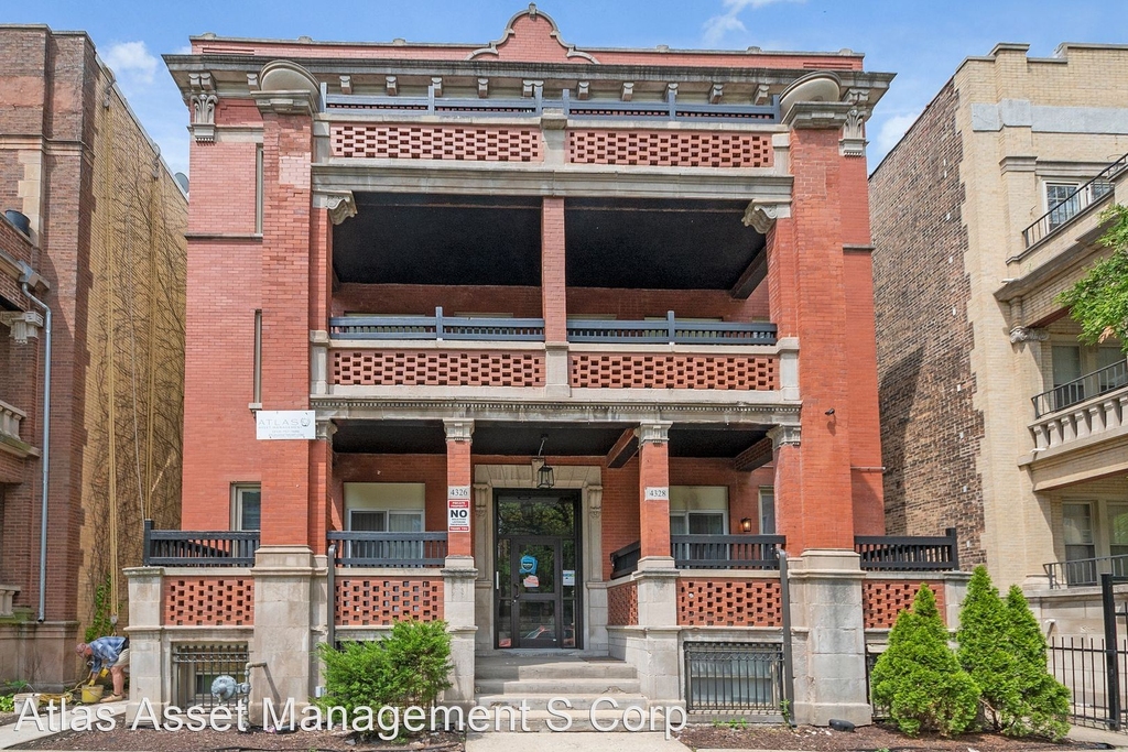 4326 S Michigan Ave - Photo 1