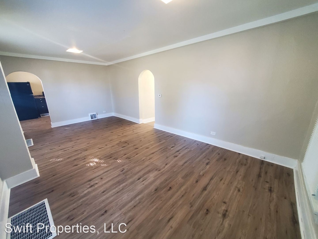 2729 East Grand Avenue - Photo 1