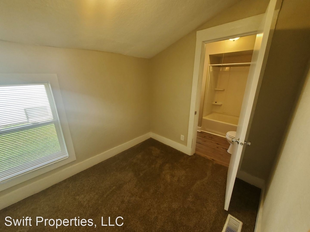 2729 East Grand Avenue - Photo 18