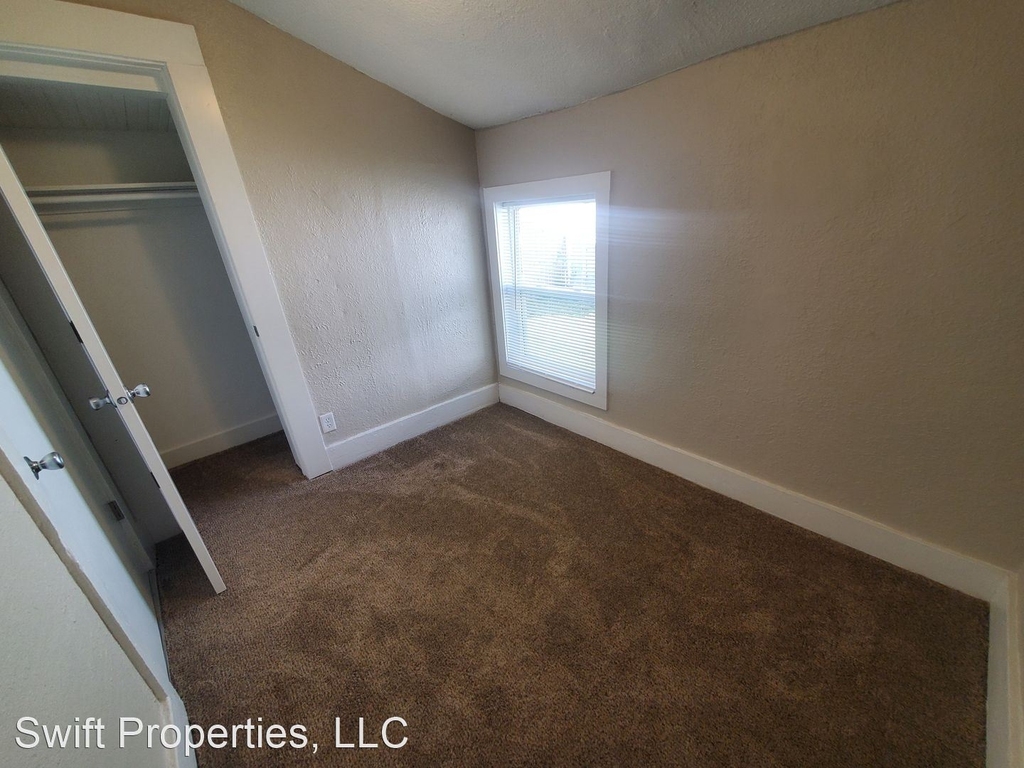 2729 East Grand Avenue - Photo 19