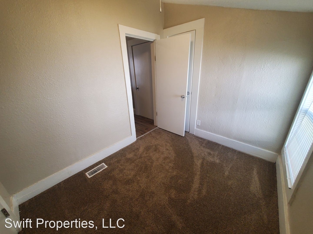 2729 East Grand Avenue - Photo 20