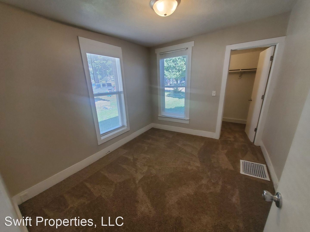 2729 East Grand Avenue - Photo 13