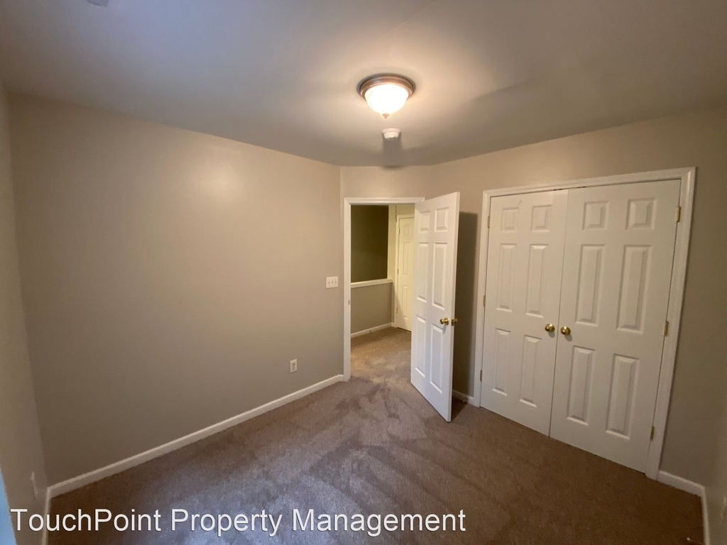 8740 Rozumny Dr - Photo 18