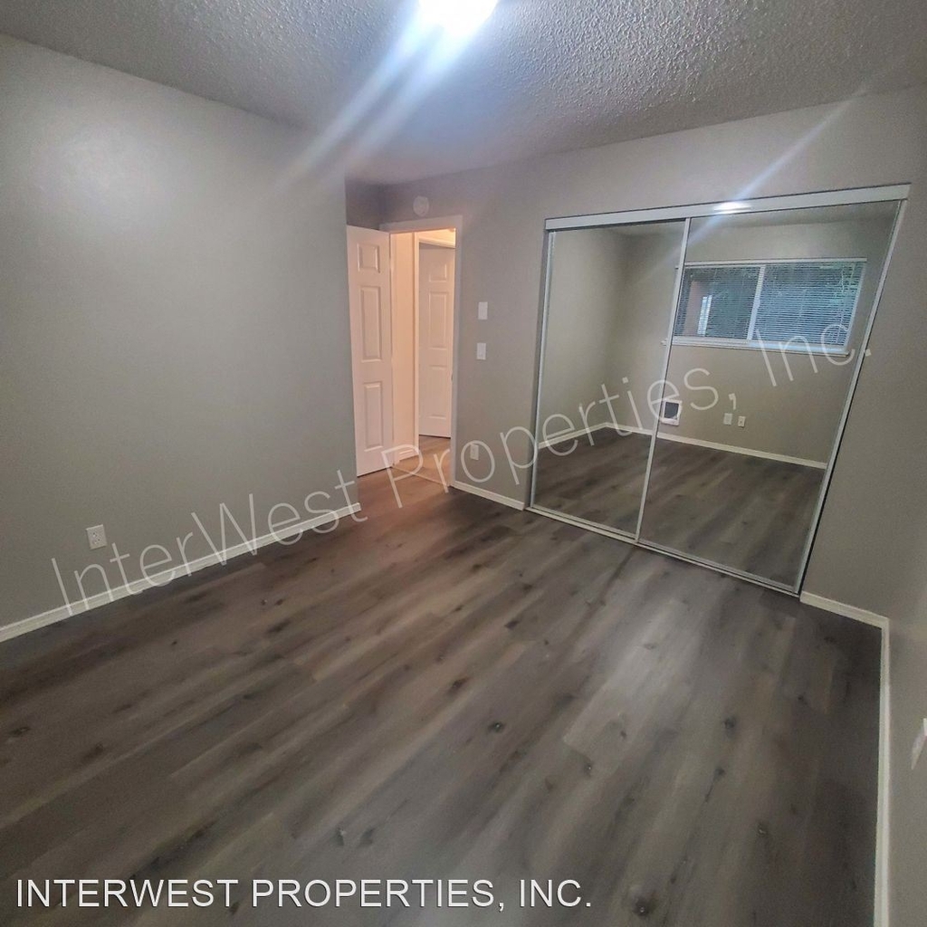 4700 Falls View Ave - Photo 10