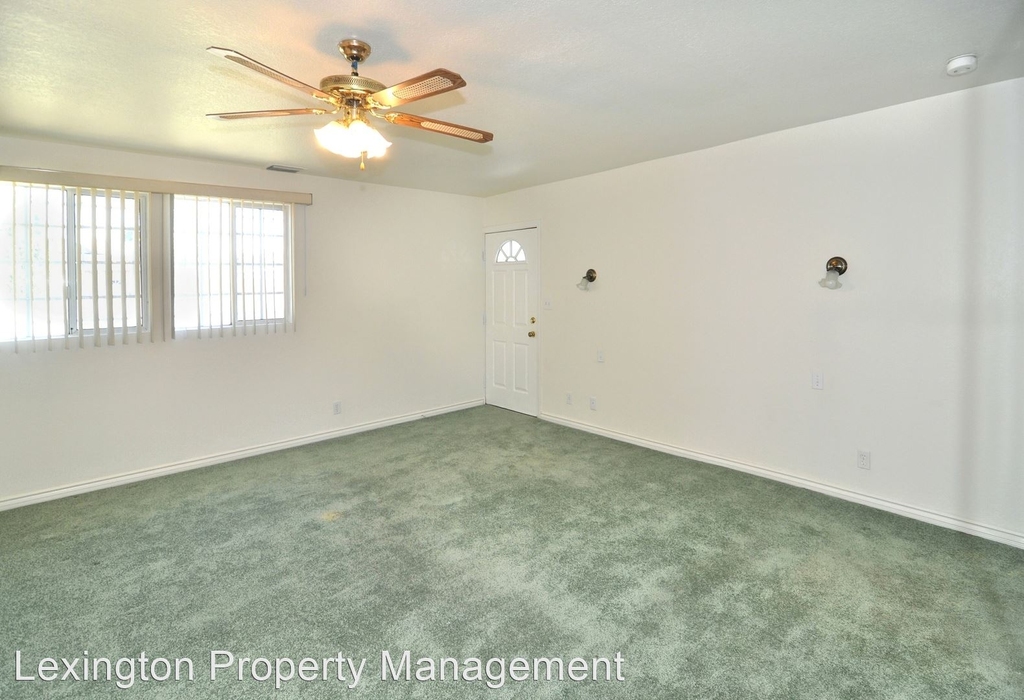 10032 Woodley Ave - Photo 8