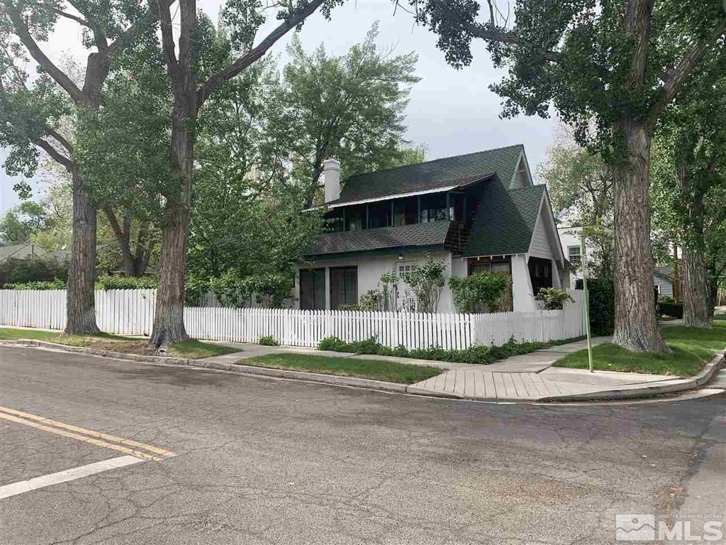 901 Walker Ave - Photo 1