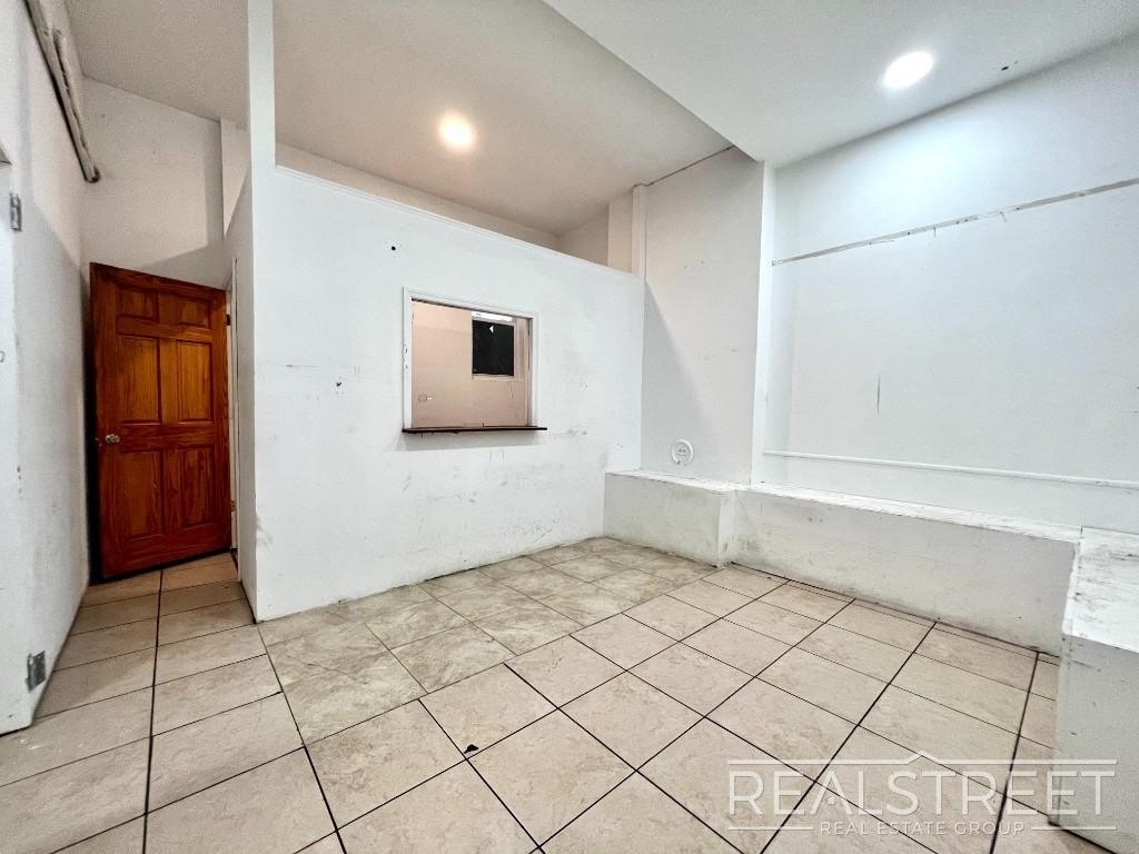 491 Tompkins Ave - Photo 6