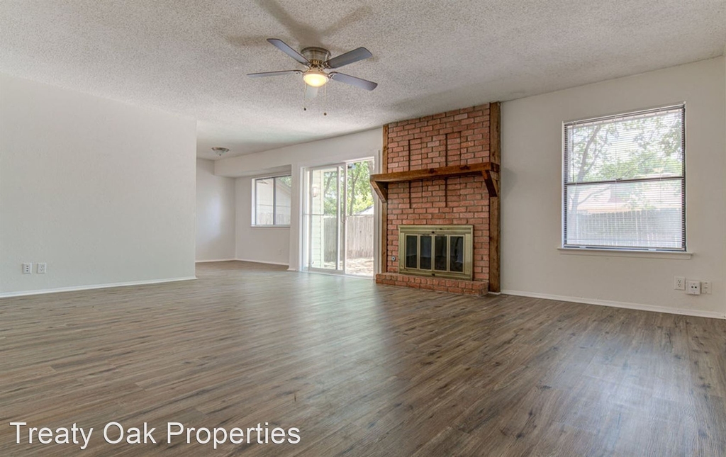 10105 Woodland Village - Photo 2